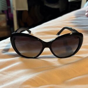 Tory Burch Black Round Sunglasses